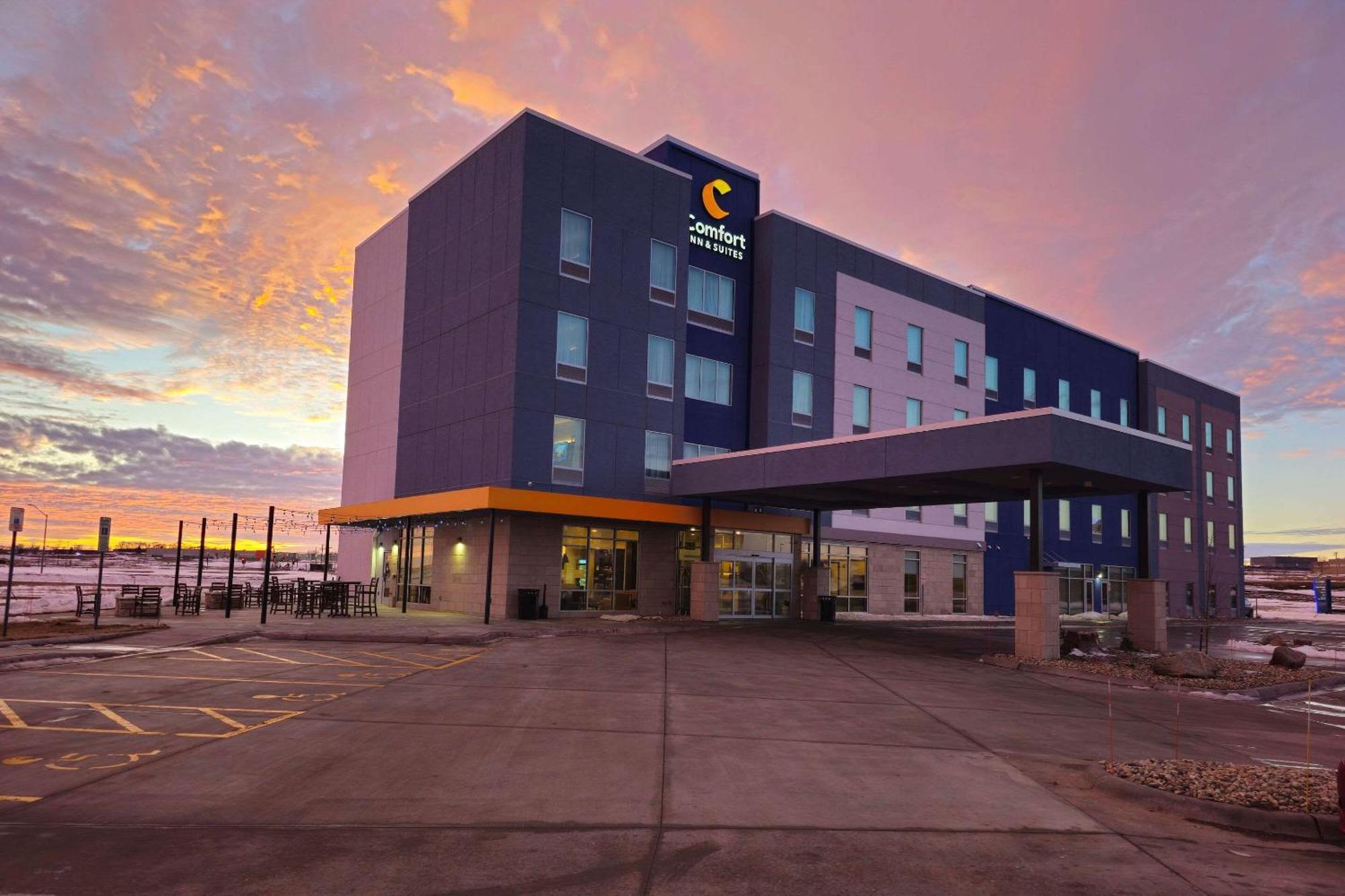 Comfort Inn & Suites At Sanford Sports Complex Су-Фолс Экстерьер фото